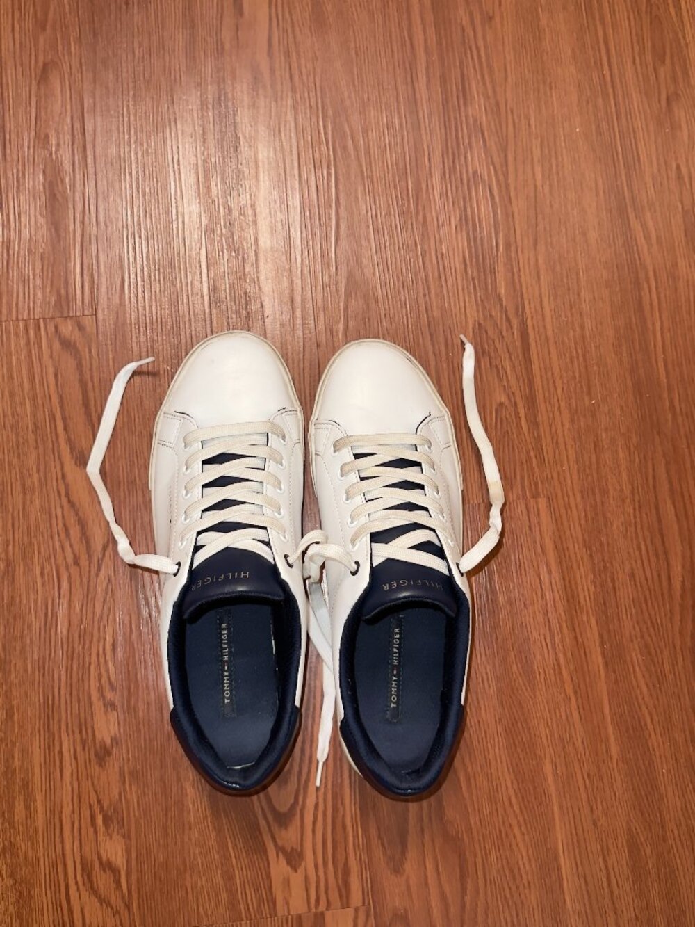 Tommy Hilfiger sneakers — US 11